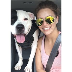 Meet your Posher, Hilary